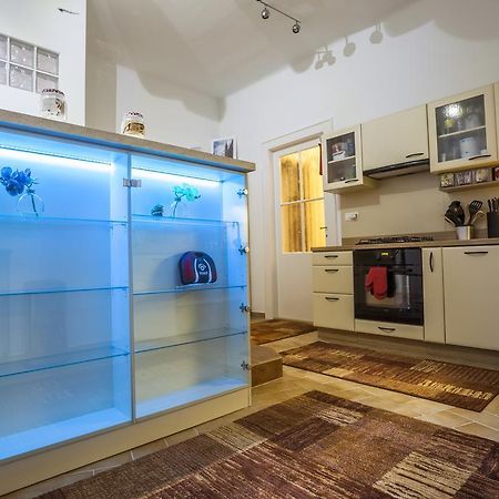 Luxury Air-Conditioned Rooms In Old Town Bratislava Exterior photo