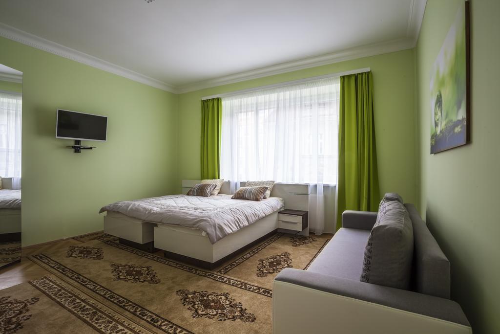 Luxury Air-Conditioned Rooms In Old Town Bratislava Exterior photo