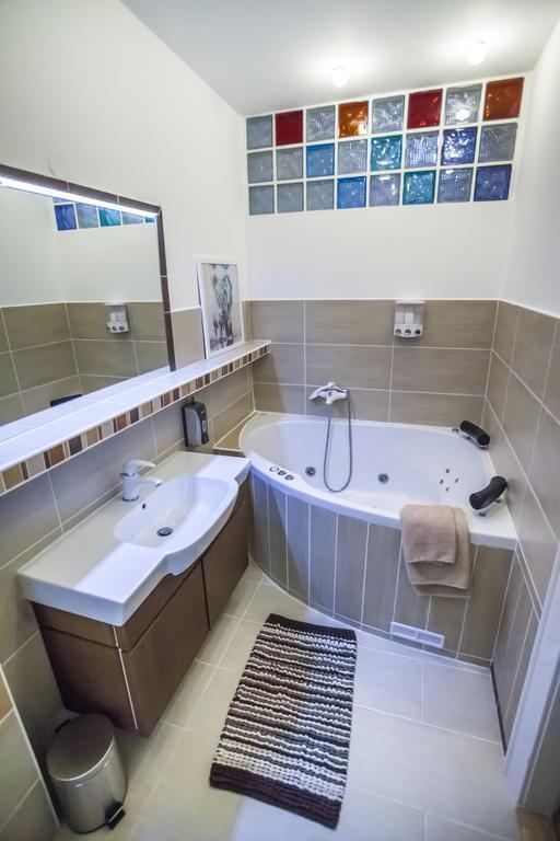 Luxury Air-Conditioned Rooms In Old Town Bratislava Exterior photo